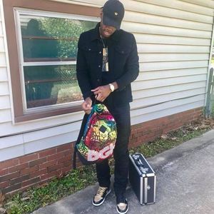 Meet your Posher, Dee